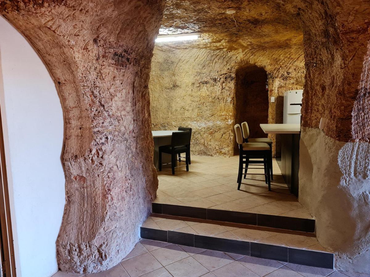 Underwood Court Fresh Dugout- Hosted By Coober Pedy Accommodations מראה חיצוני תמונה