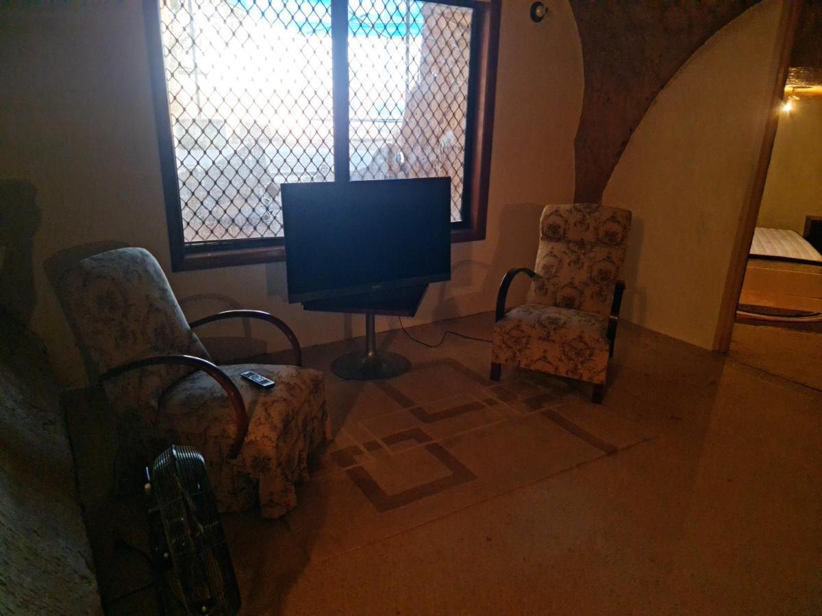 Underwood Court Fresh Dugout- Hosted By Coober Pedy Accommodations מראה חיצוני תמונה